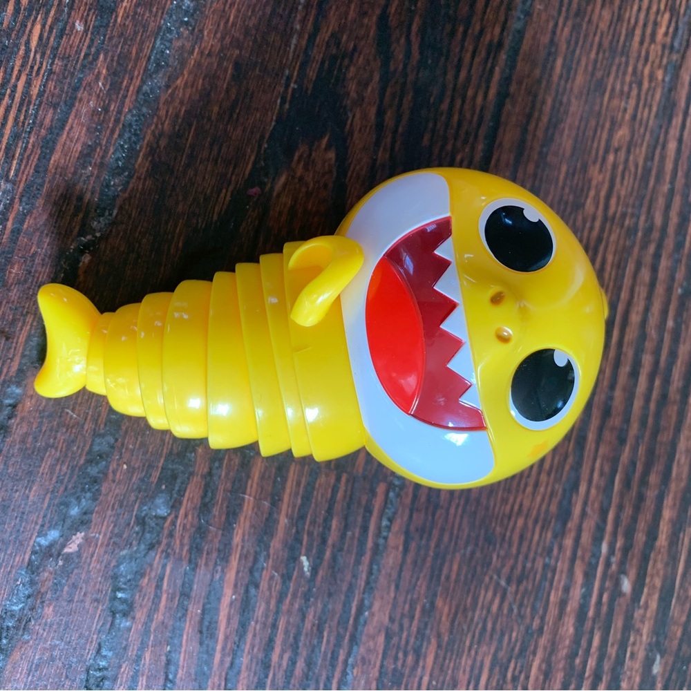 Click & Wiggle Baby Shark